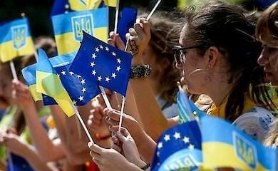 Большинство украинцев положительно относятся к Евросоюзу – опрос