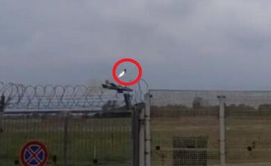 В Италии истребитель упал на автомобили, погиб ребенок