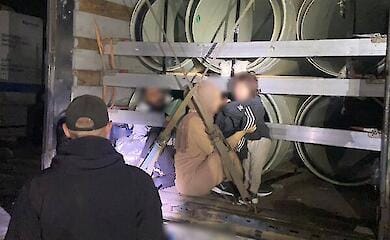 Сім'я з Іраку провела у вантажівці кілька днів