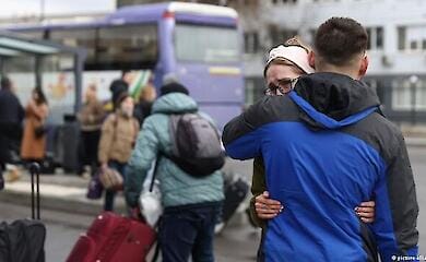 Чому одні біженці залишаються в ЄС, інші повертаються в Україну: шість історій