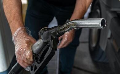 В британской разведке сообщили, почему в РФ дефицит бензина