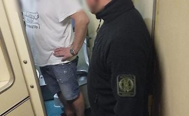 Нарушитель прятался от пограничного контроля в туалете поезда