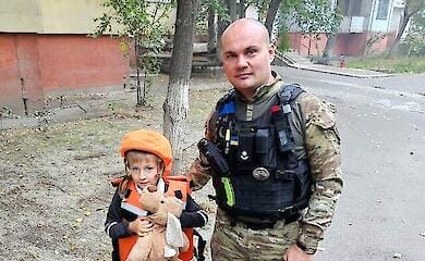 Обстрелы Херсона: полиция эвакуировала семьи с детьми