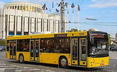 В Киеве продлили запрет на движение транспорта во время тревог