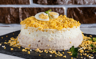 Как сделать вкусную "Мимозу": три рецепта