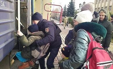 Дві громади Донецької області планують вивезти дітей