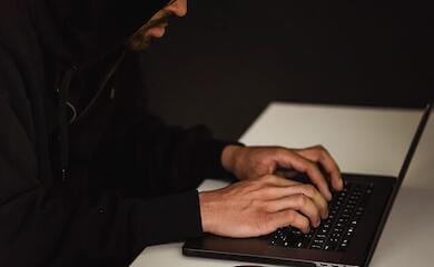 Самые распространенные действия аферистов и как не попасть на их крючок