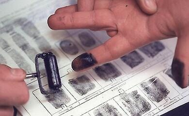 Росіяни на ТОТ збирають відбитки пальців українців