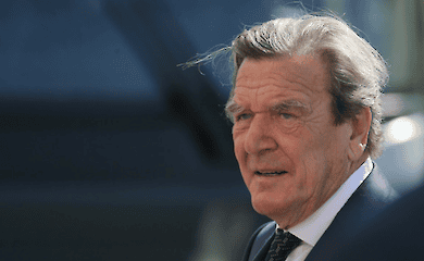 Шредер заявив, що переговорам між Росією та Україною у 2022 році завадили американці