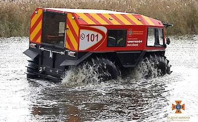 Спецавтомобиль ГСЧС "Богун" прошел испытания на воде