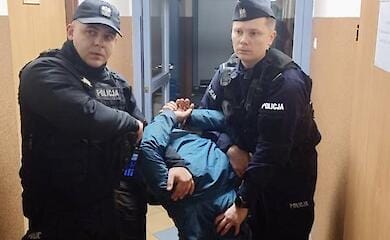 В Варшаве мужчина напал с мачете на прохожих