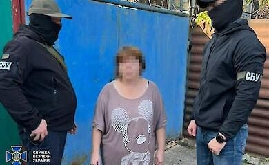 СБУ задержала пособницу РФ, "сливавшую" врагу артпозиции ВСУ под Бахмутом