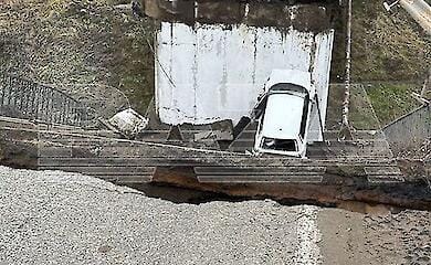 Під Москвою обвалився міст разом з авто