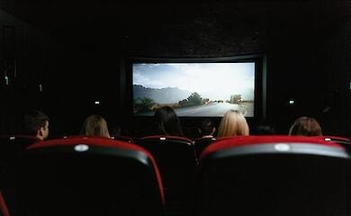 Допоможуть розібратися у важливих питаннях: Топ 6 серіалів для підлітків