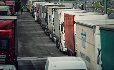 Украина будет эвакуировать застрявших в Польше дальнобойщиков