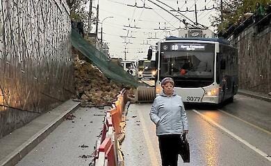 Ураган в Криму: в Євпаторії змило окопи окупантів (відео)