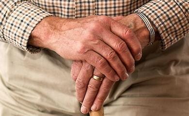Щомісячні доплати пенсіонерам продовжили