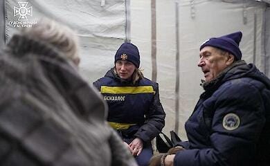В Києві в місцях падіння уламків ракет постійно працюють психологи ДСНС