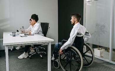 Правительство планирует обустроить более 10 тысяч рабочих мест для людей с инвалидностью в следующем году