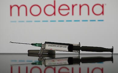 Регулятор заявил о выявленных нарушения на заводе Moderna