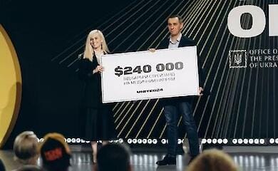 Барбра Стрейзанд передала четвертий реанімобіль у Вишгород