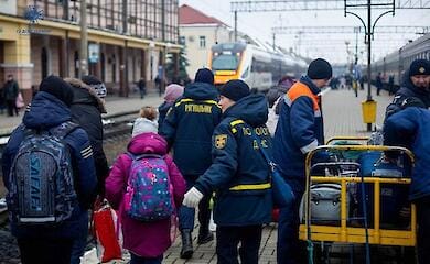 Створено чат-бот, щоб зробити новорічні подарунки дітям-переселенцям із Херсонщини