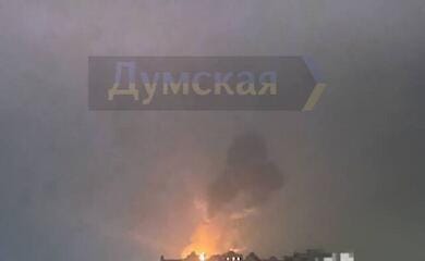 Уламки дрона влучили у багатоповерхівку в Одесі, виникла пожежа