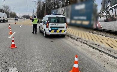У Києві на вулиці провалився асфальт