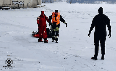 У Києві рибалка провалився під лід: чоловік помер у "швидкій"
