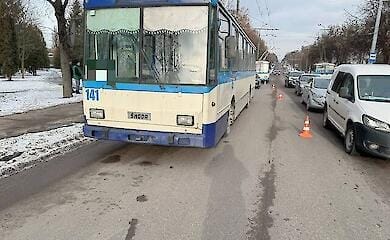 У Рівному пенсіонерка загинула під колесами тролейбуса