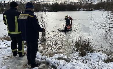 На Закарпатті рятувальники витягли зі ставка тіло загиблого рибалки