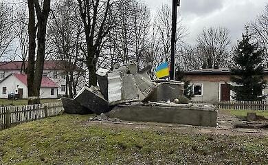 На Львовщине завершили процесс декоммунизации: всего снесли 312 советских памятников