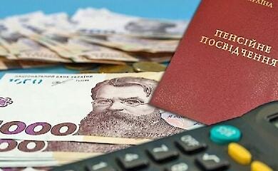 За яким принципом нараховують і виплачують пенсії людям з інвалідністю