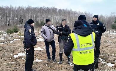 У Рівненській області озброєний чоловік увірвався в будинок і напав на жінок