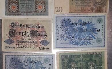 С Украины пытались вывезти старинные банкноты и марки, их изъяли у иностранца