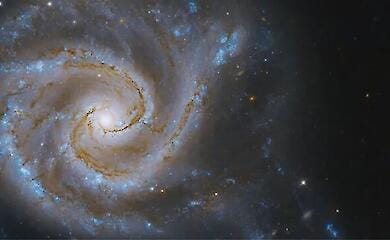 Hubble зняв фото "перетягування каната" двох галактик