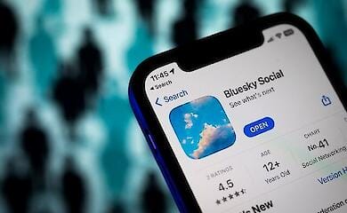 Соцмережа Bluesky стала доступна всім: альтернатива X Ілона Маска