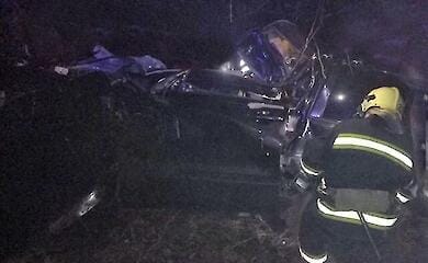 Рятувальники дістали із понівеченого авто постраждалих у ДТП в Київській області