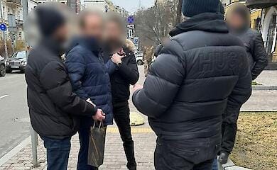 Сприяв вивезенню антикваріату за хабар: затримано чиновника Мінкульту