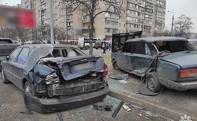 У Києві п'яний водій влетів у припаркований автомобіль, є постраждалі