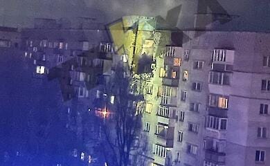 У Дніпрі "шахеди" влучили в багатоповерхівку, під завалами люди
