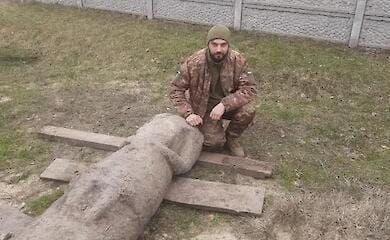 У Дніпро перевезли кам'яну скіфську бабу, яку знайшли на передовій