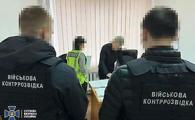 Переписывал имущество на жену: на коррупции разоблачили чиновника Минобороны