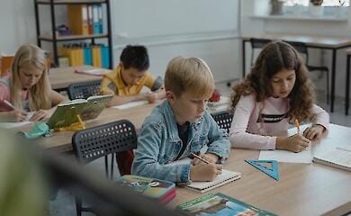 Українських дітей можуть зобов'язати відвідувати школи в Польщі