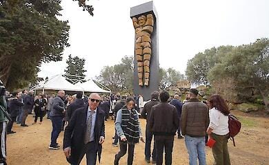 На Сицилии установили статую Атланта, которой около 2500 лет