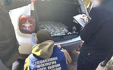 В Ровенской области задержали члена ВЛК и эксвоенкома, которые брали взятки