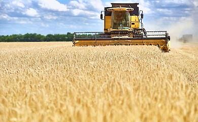 Украинским аграриям будут частично компенсировать расходы на технику и разминирование