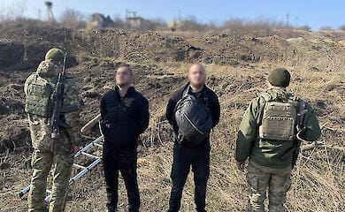 Нарушители границы взяли с собой телескопическую лестницу