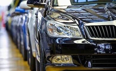 В Украине резко возросло количество женщин, получивших автомобили в подарок - СМИ