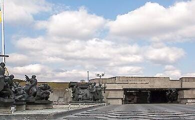 У Києві демонтують горельєф "Курська битва"